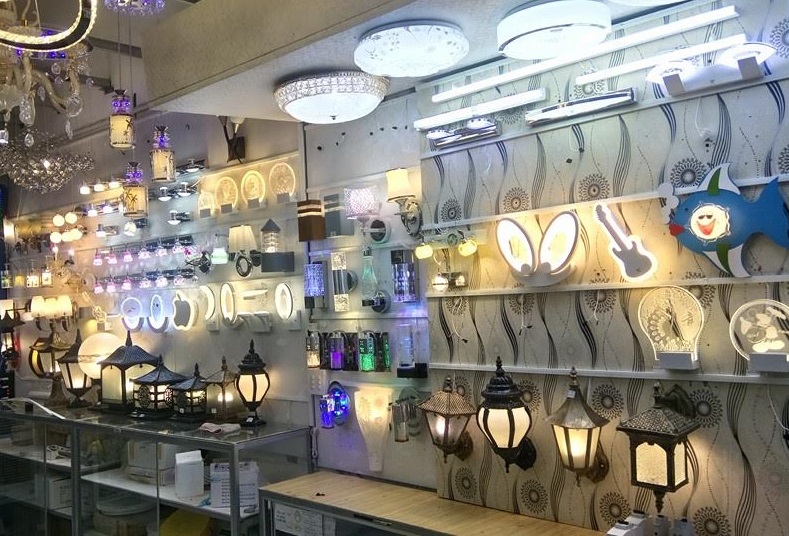 nganh-ban-le-do-dien-gia-dung-giuong-tu-ban-ghe