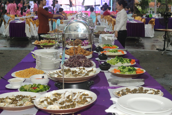 nganh-nha-hang-va-cac-dich-vu-an-uong-phuc-vu